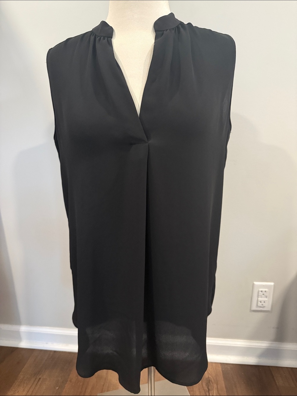 LOFT Black Sleeveless V-Neck Pleated Shell